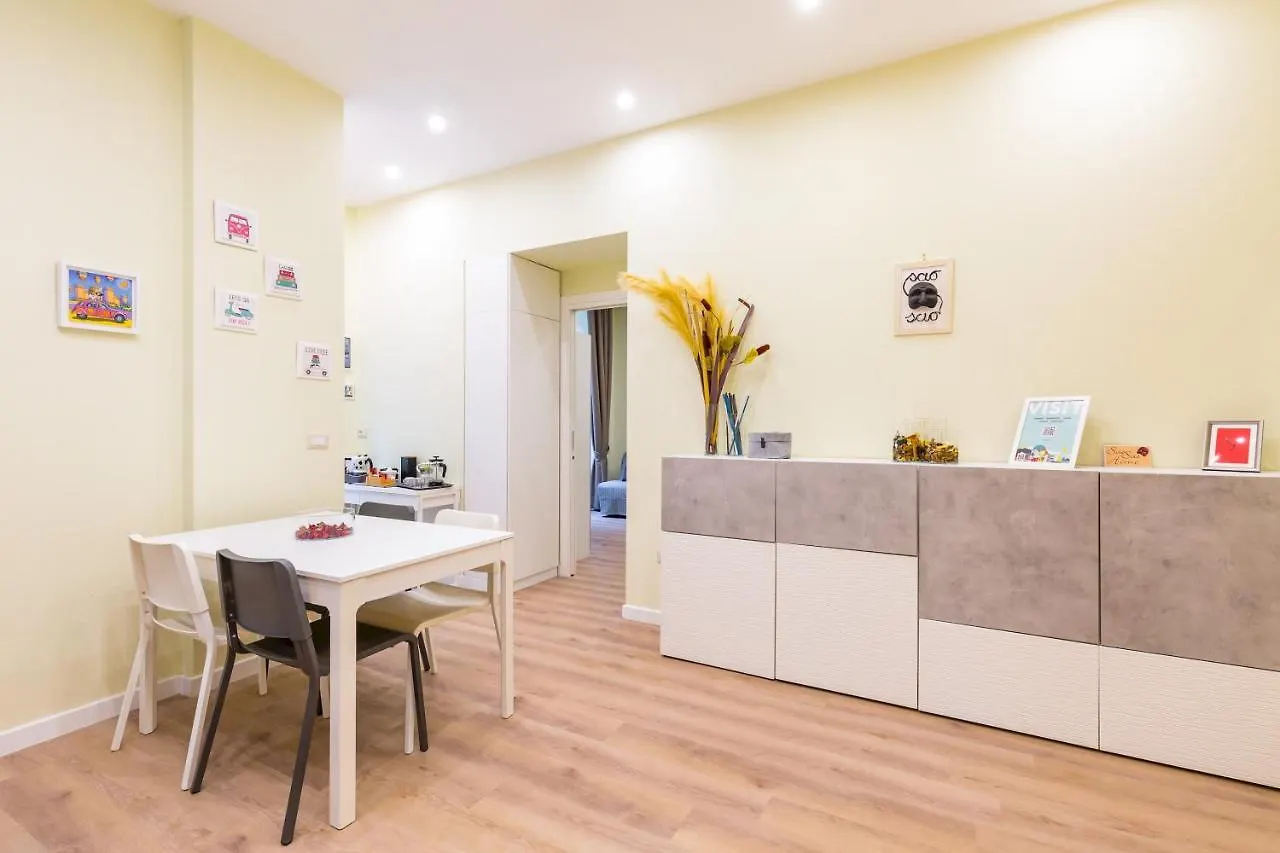 Appartamento San Marcellino Cool And Central By Napoliapartments Italia